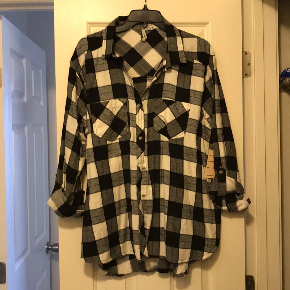 Women’s black & white Flannel